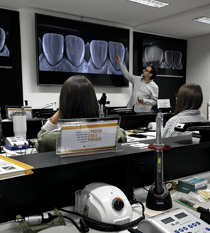 Curso prático de odontologia restauradora