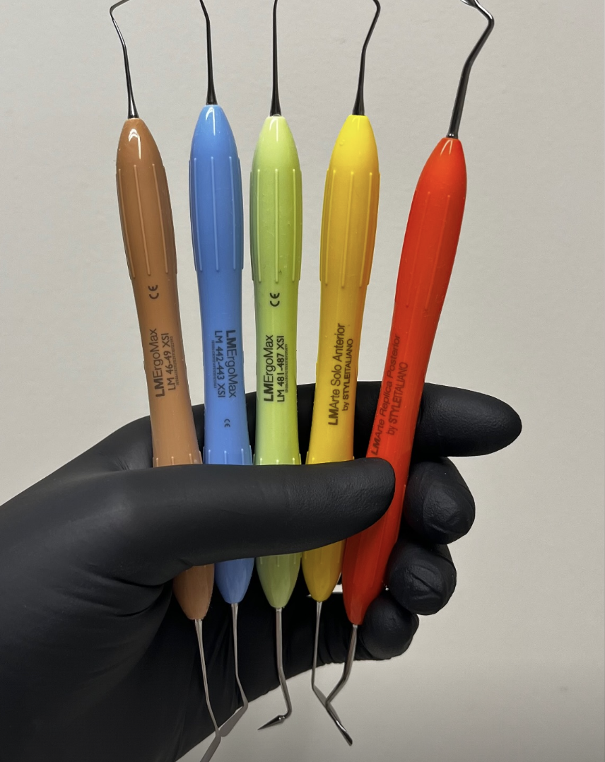 Instrumentais odontológicos coloridos
